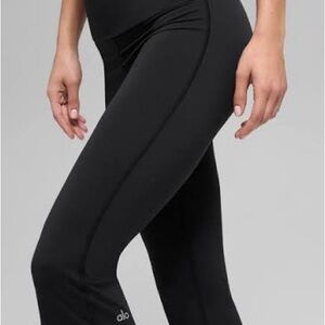 ALO Yoga Women's Classic Black Boot flare Cut Pants petite XS
